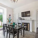 Lovely Heather House 1 Double 6 Single Beds