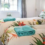 Lovely Heather House 1 Double 6 Single Beds