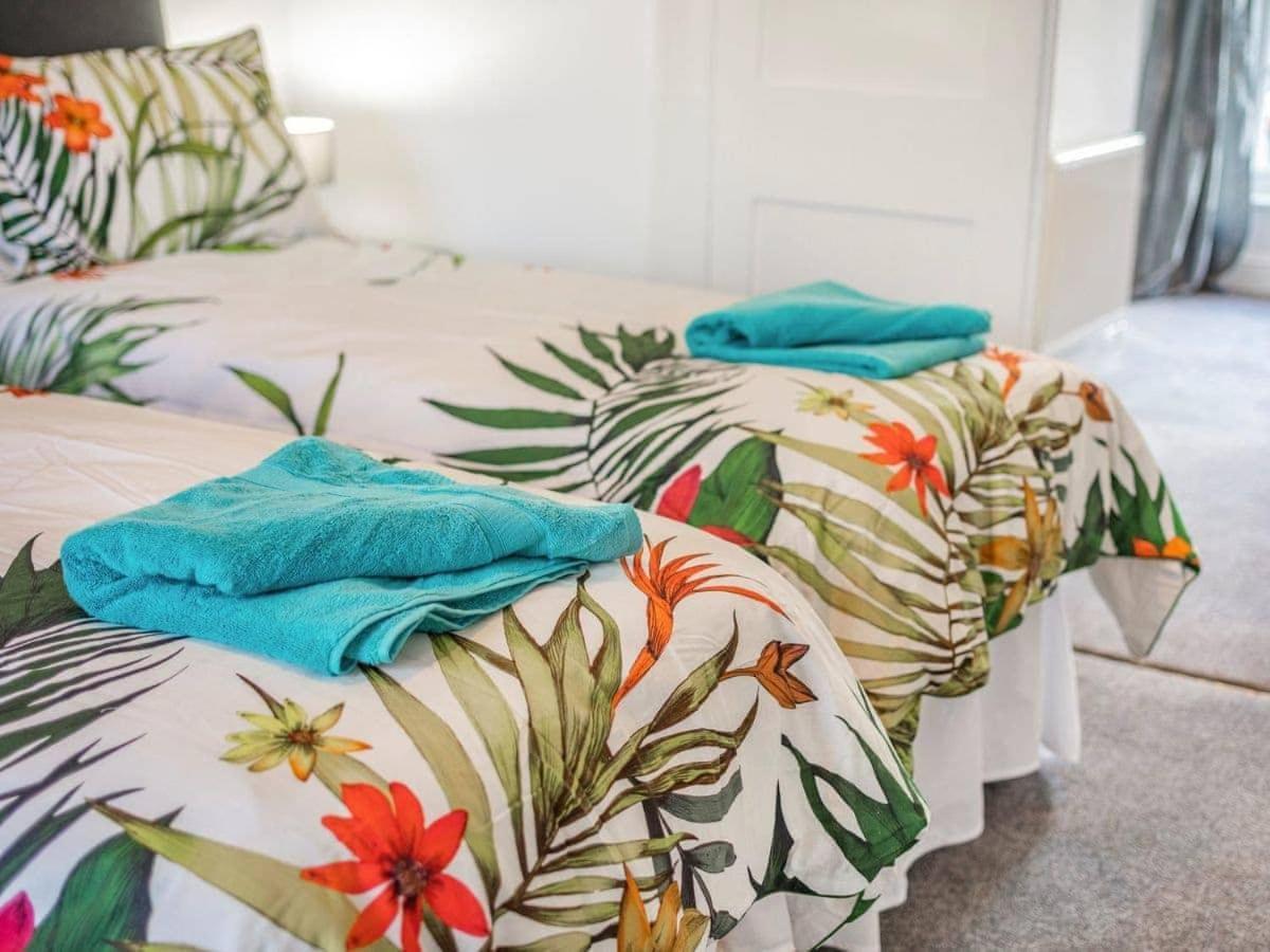 Lovely Heather House 1 Double 6 Single Beds * Torquay